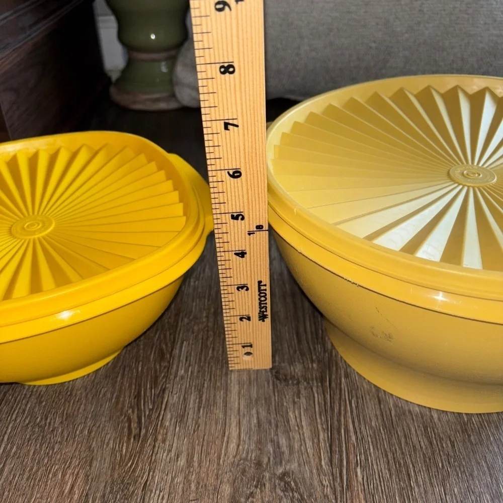 6 piece Tupperware set in great condition
